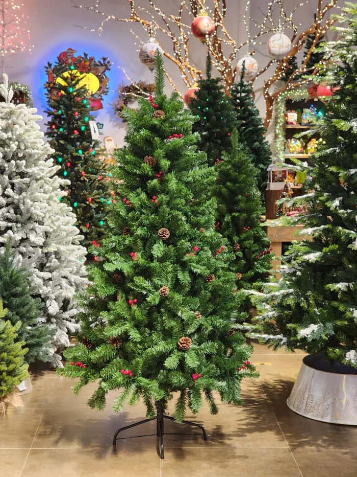 Berry & Pine Christmas Tree 810 Branches (180 cm)
