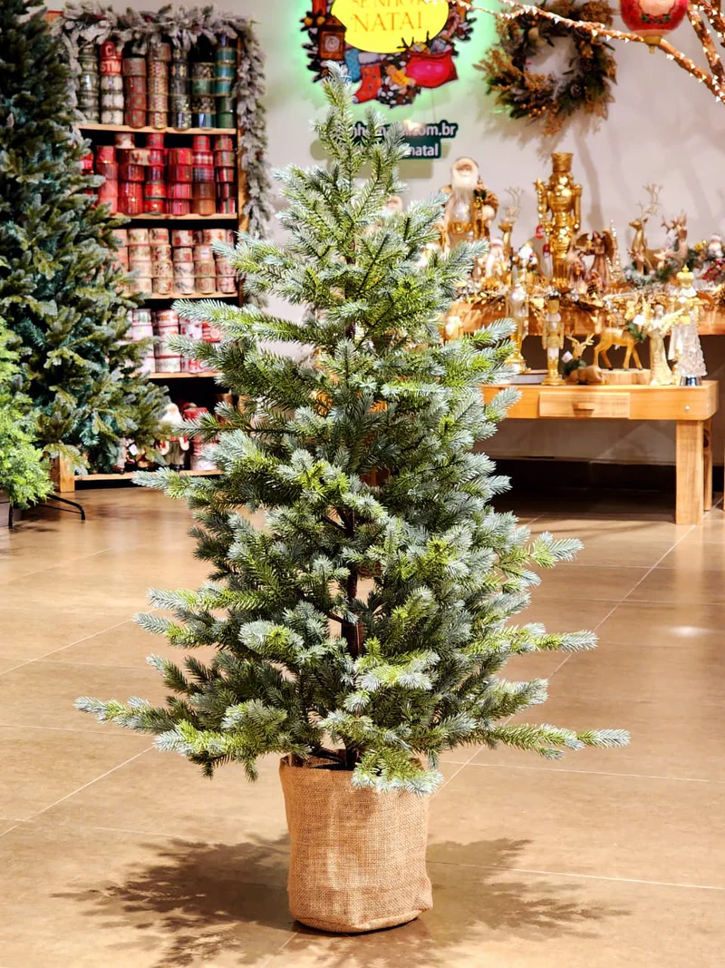 Realistic Christmas Tree 140 Branches with Jute Base (120 cm)