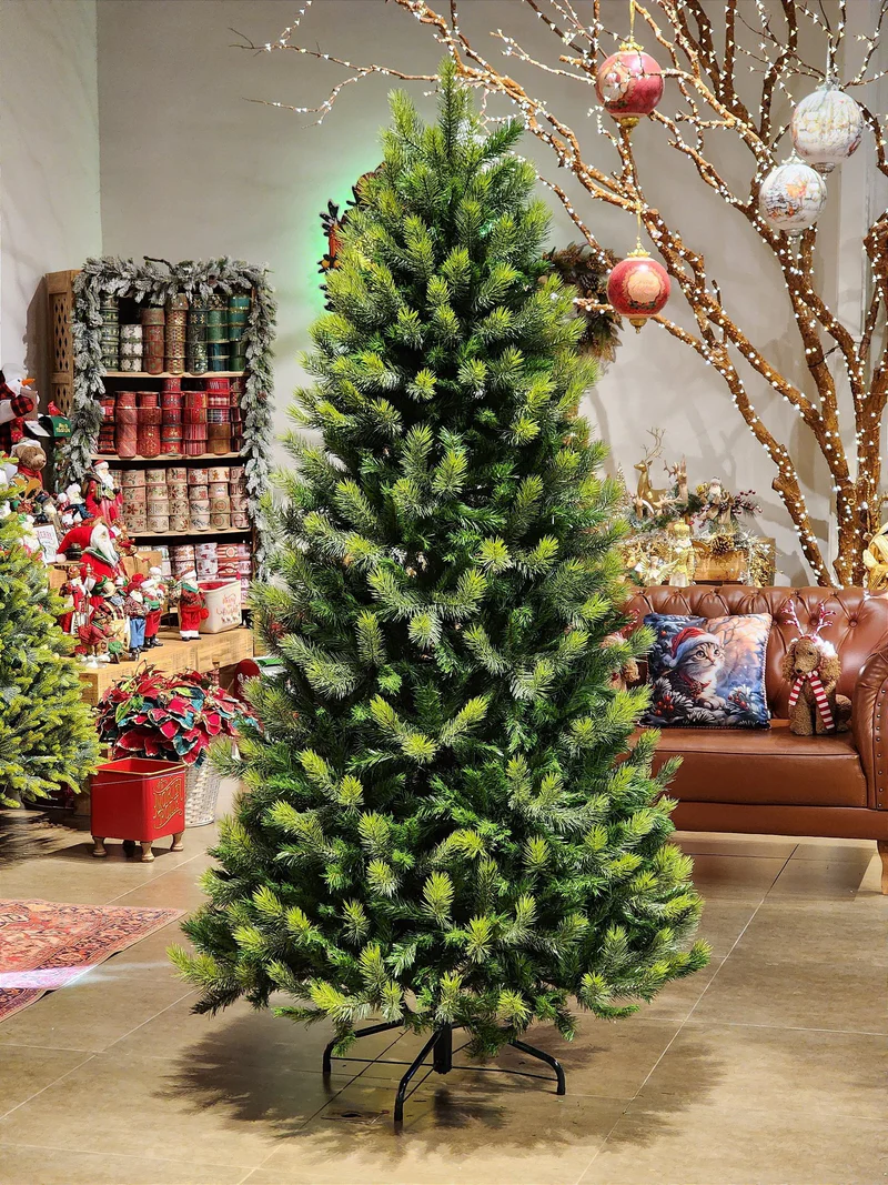 Realistic Lisbon Christmas Tree 1484 Branches (210 cm)